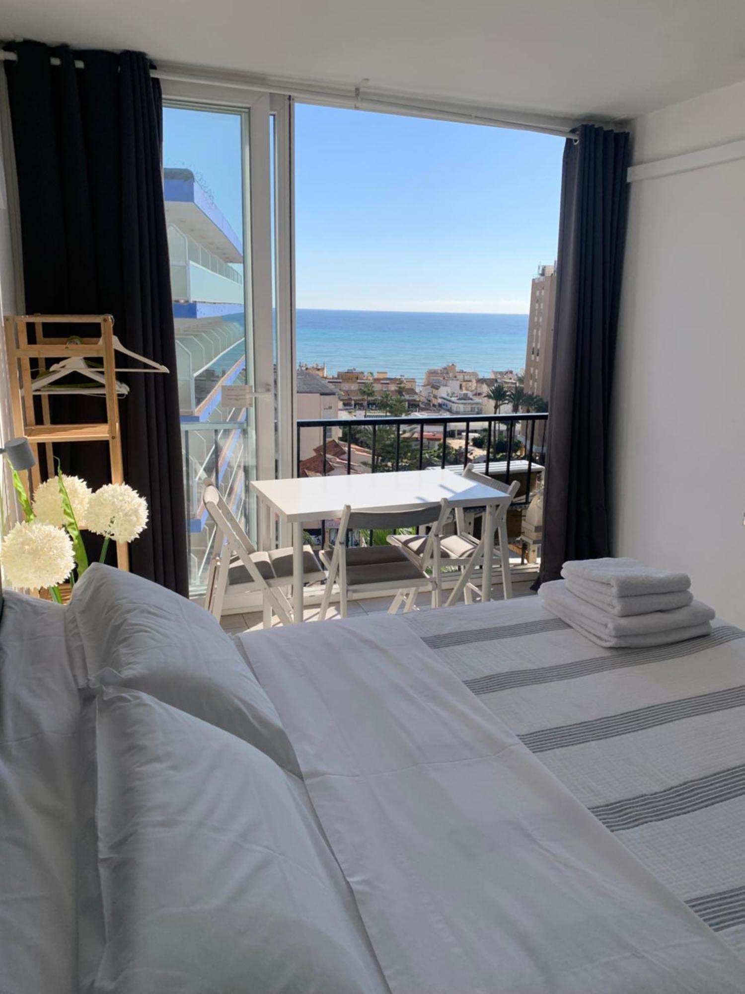 Inviting Studio With Sea View Torremolinos Kültér fotó